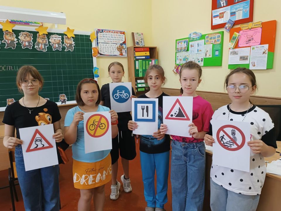 Дорожный калейдоскоп «Путешествие в страну Правил Дорожного движения» Дорожный калейдоскоп «Путешествие в страну Правил Дорожного движения»