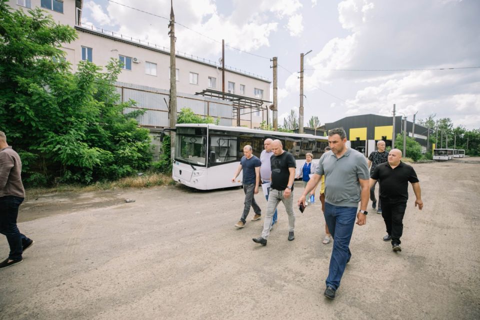 Знакомлюсь с текущим положением дел на муниципальных предприятиях округа Знакомлюсь с текущим положением дел на муниципальных предприятиях округа