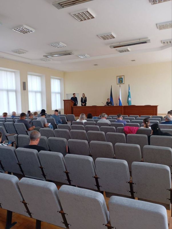 Глава муниципального образования Мангушский муниципальный округ Борис Трима провел плановое оперативное совещание с начальниками структурных подразделений администрации Мангушского МО, территориальных подразделений... Глава муниципального образования Мангушский муниципальный округ Борис Трима провел плановое оперативное совещание с начальниками структурных подразделений администрации Мангушского МО, территориальных подразделений...