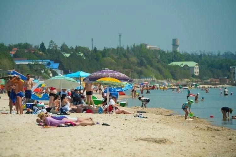 В приморских поселках ДНР стартовал курортный сезон В приморских поселках ДНР стартовал курортный сезон
