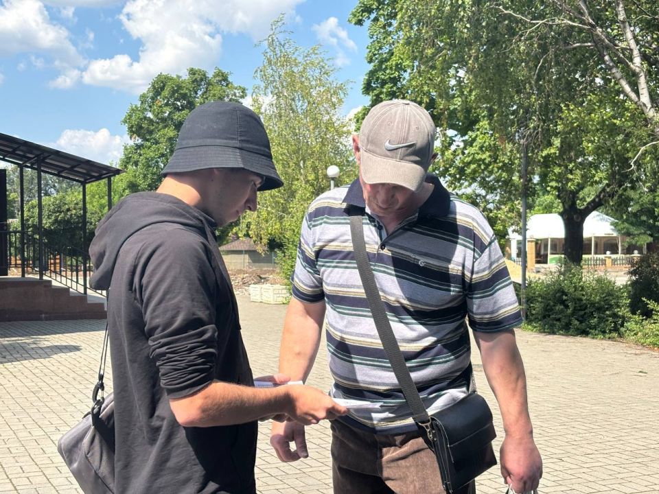 Активистами молодежных движений с участием сектора молодежной политики и сектора мобилизационной работы Администрации проведена информационно-агитационная работа по привлечению граждан на военную службу по контракту и по... Активистами молодежных движений с участием сектора молодежной политики и сектора мобилизационной работы Администрации проведена информационно-агитационная работа по привлечению граждан на военную службу по контракту и по...