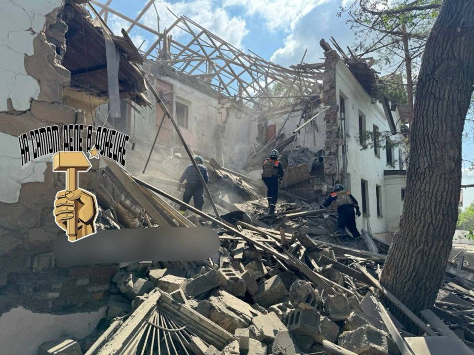 Преступный киевский режим ударил по Ленинскому району Донецка из РСЗО «HIMARS» — работа ПВО была слышна в Макеевке и Харцызске Преступный киевский режим ударил по Ленинскому району Донецка из РСЗО «HIMARS» — работа ПВО была слышна в Макеевке и Харцызске