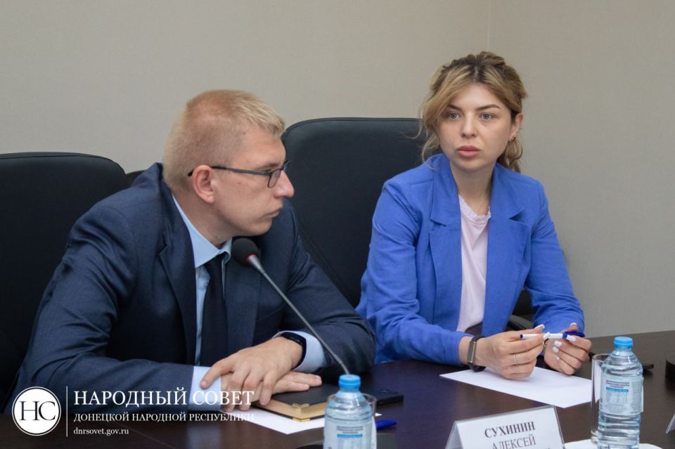 В Народном Совете обсудили вопросы развития журналистики в воссоединенных регионах В Народном Совете обсудили вопросы развития журналистики в воссоединенных регионах