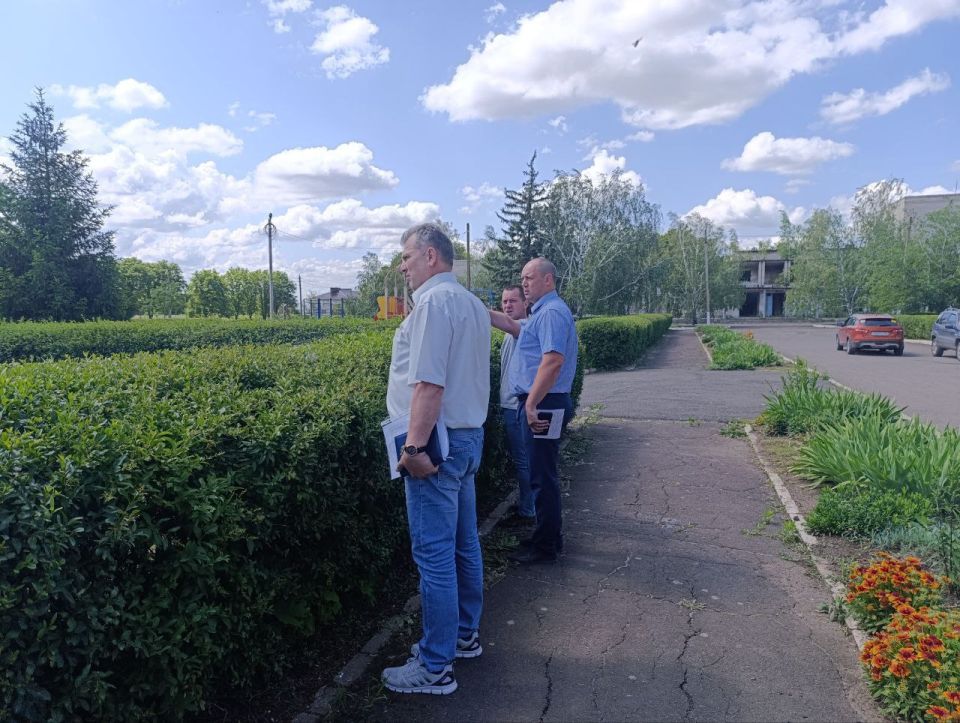 Врип главы администрации Волновахского муниципального округа ДНР Борзых Иван Викторович совместно с Председателем Волновахского муниципального совета ДНР Арсоевым Таймуразом Павловичем провел выездную встречу с гражданами в... Врип главы администрации Волновахского муниципального округа ДНР Борзых Иван Викторович совместно с Председателем Волновахского муниципального совета ДНР Арсоевым Таймуразом Павловичем провел выездную встречу с гражданами в...