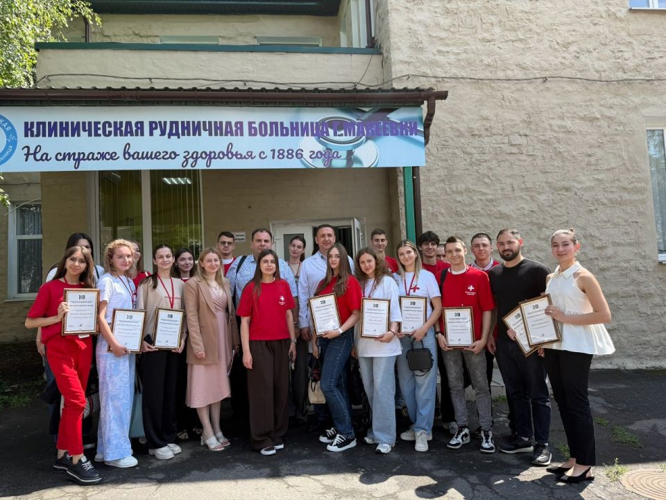 Руслан Жиляев ко Дню медика поздравил активистов регионального отделения «Волонтеров-медиков» в ДНР Руслан Жиляев ко Дню медика поздравил активистов регионального отделения «Волонтеров-медиков» в ДНР