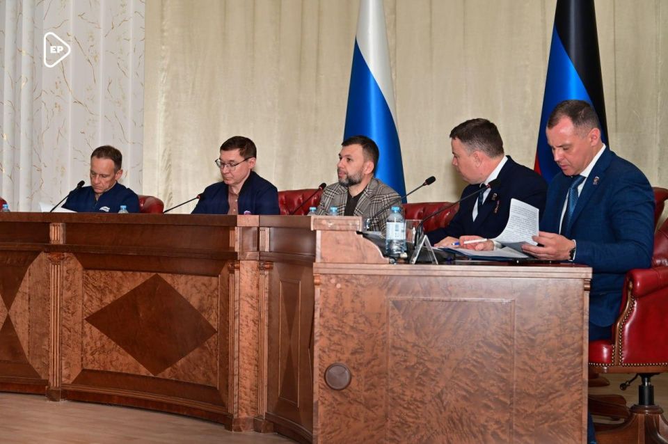 Константин Кузьмин: На сегодняшний день в рядах партии «Единая Россия» состоят более 2,6 миллиона единомышленников, за последний год партия пополнилась 50 тысячами новых активистов! Константин Кузьмин: На сегодняшний день в рядах партии «Единая Россия» состоят более 2,6 миллиона единомышленников, за последний год партия пополнилась 50 тысячами новых активистов!