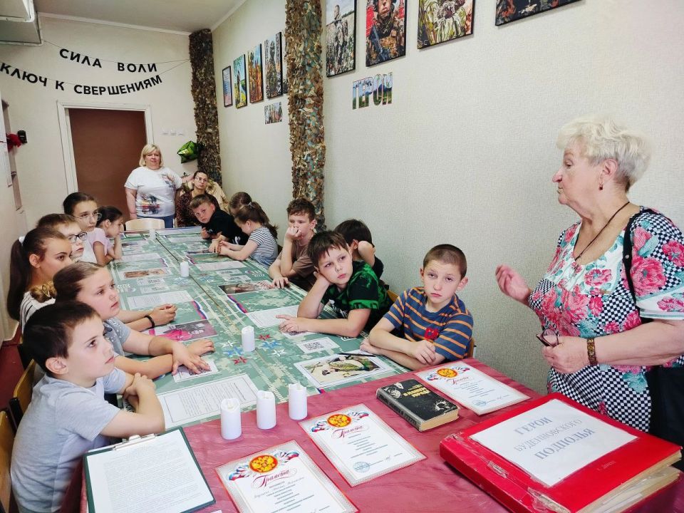 Ребята из пришкольной площадки "Солнышко" ГБОУ "Школа №119 г.о.Донецк" посетили кабинет Юнармии Ребята из пришкольной площадки "Солнышко" ГБОУ "Школа №119 г.о.Донецк" посетили кабинет Юнармии