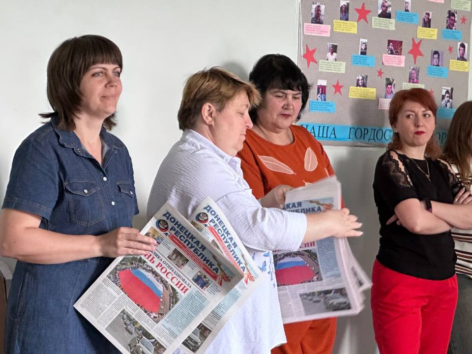 Рабочую встречу с трудовым коллективом ТЧ -19 ФГУП «Железные дороги Новороссии» - членами первичного отделения №501 местного отделения Всероссийской политической партии «ЕДИНАЯ РОССИЯ» провели Председатель Иловайского... Рабочую встречу с трудовым коллективом ТЧ -19 ФГУП «Железные дороги Новороссии» - членами первичного отделения №501 местного отделения Всероссийской политической партии «ЕДИНАЯ РОССИЯ» провели Председатель Иловайского...