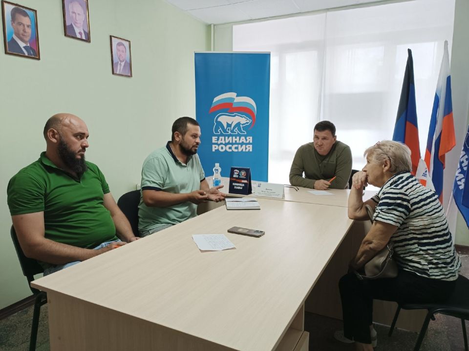 Игорь Лызов: Провёл приём в общественной приёмной Амвросиевского местного отделения Всероссийской политической партии «Единая Россия» Игорь Лызов: Провёл приём в общественной приёмной Амвросиевского местного отделения Всероссийской политической партии «Единая Россия»
