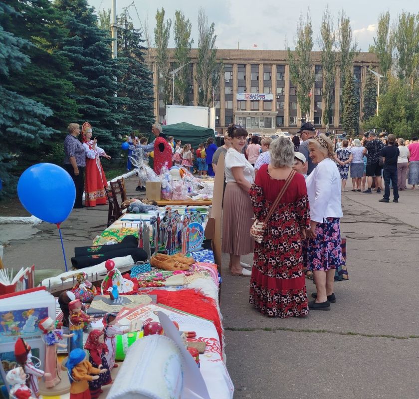 Празднование Дня России в Торезе: Культурные Традиции и Объединение Сообщества Празднование Дня России в Торезе: Культурные Традиции и Объединение Сообщества