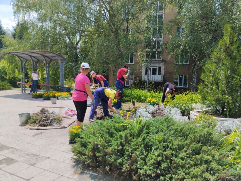В Кировском внутригородском районе продолжаются работы по благоустройству В Кировском внутригородском районе продолжаются работы по благоустройству