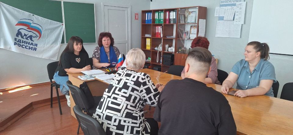 Заместитель председателя городского совета Костина Анастасия Алексеевна совместно с руководителем общественной приемной местного отделения Всероссийской политической партии "Единая Россия" Татьяной Давыденко провела встречу... Заместитель председателя городского совета Костина Анастасия Алексеевна совместно с руководителем общественной приемной местного отделения Всероссийской политической партии "Единая Россия" Татьяной Давыденко провела встречу...