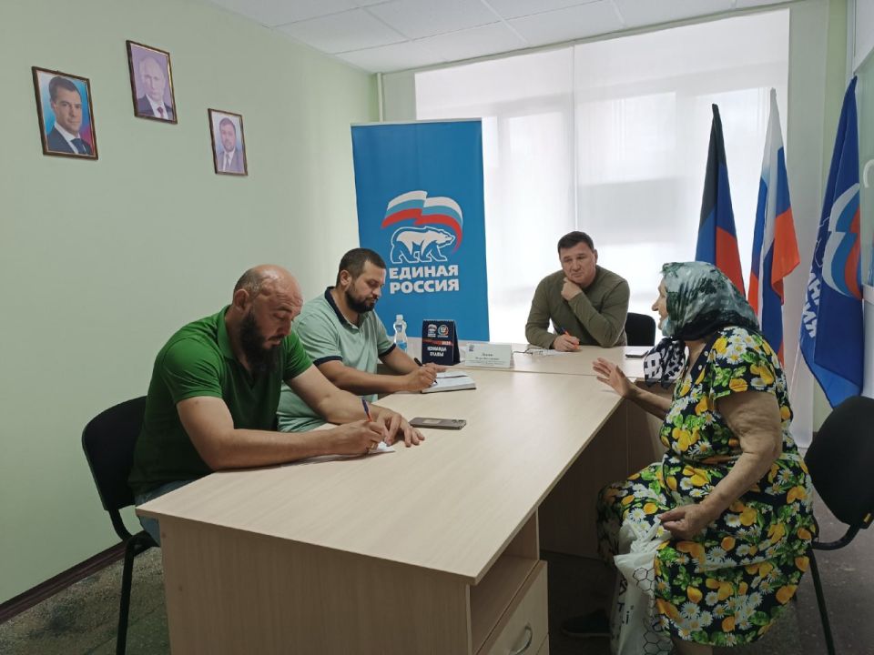 Игорь Лызов: Провёл приём в общественной приёмной Амвросиевского местного отделения Всероссийской политической партии «Единая Россия» Игорь Лызов: Провёл приём в общественной приёмной Амвросиевского местного отделения Всероссийской политической партии «Единая Россия»