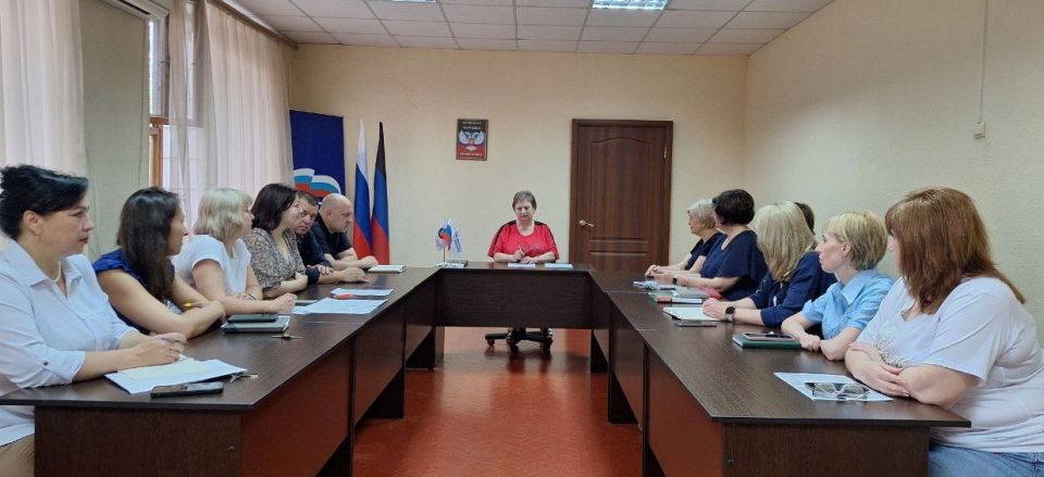 18 июня в Советском внутригородском районе секретари первичных отделений Всероссийской политической партии «Единая Россия» приняли участие в рабочей встрече под председательством заместителя руководителя Управы Советского...