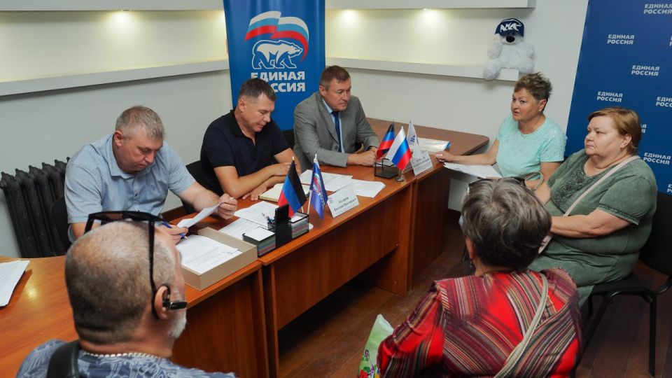 Вместе работаем над самым важным: приём граждан прошёл с участием специалистов «Воды Донбасса» Вместе работаем над самым важным: приём граждан прошёл с участием специалистов «Воды Донбасса»