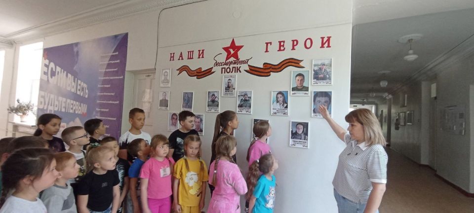 Ребята Ждановки познакомились с экспозицией «Наши герои» Ребята Ждановки познакомились с экспозицией «Наши герои»