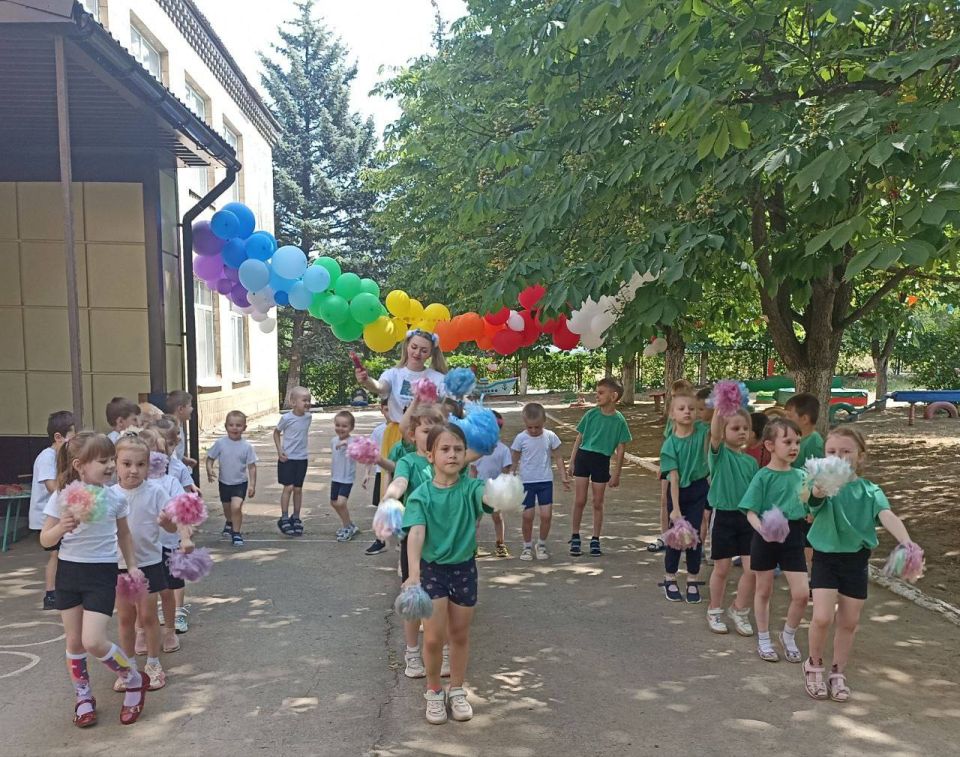 В рамках проекта «Детский спорт» реализуемого Всесоюзной политической партией «Единая Россия», в городском округе Харцызск прошли «Веселые старты», начавшие месячник «Спортивный Донбасс» среди дошкольных образовательных... В рамках проекта «Детский спорт» реализуемого Всесоюзной политической партией «Единая Россия», в городском округе Харцызск прошли «Веселые старты», начавшие месячник «Спортивный Донбасс» среди дошкольных образовательных...