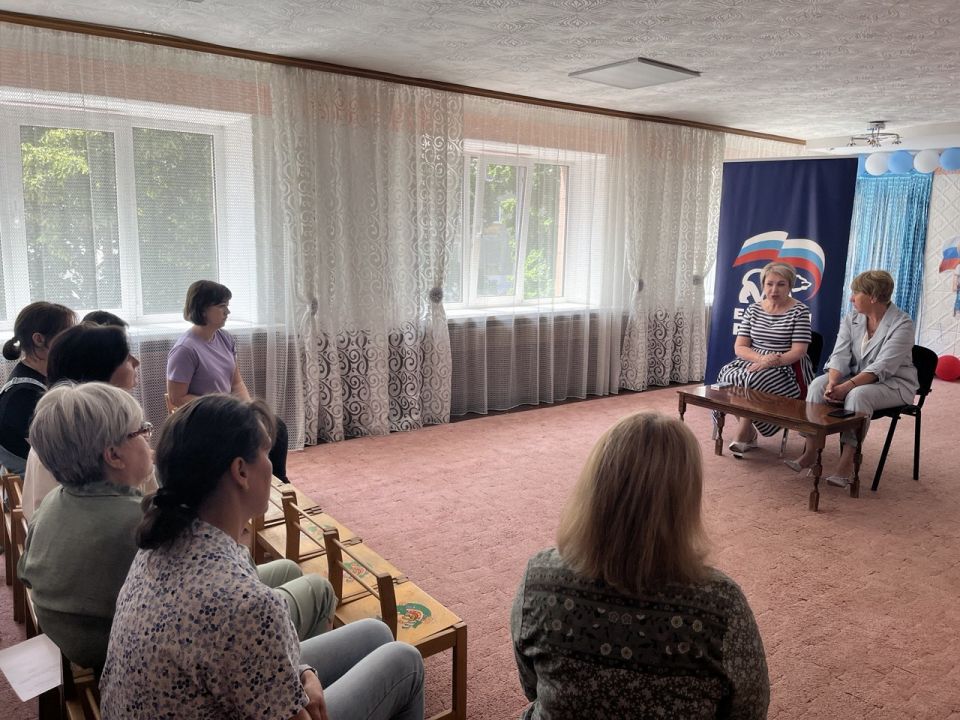 Елена Рязанцева: Сегодня в Пролетарском районе прошла встреча руководителя Управы Пролетарского внутригородского района Администрации городского округа Донецк Елены Рязанцевой с трудовым коллективом детского сада № 224, ... Елена Рязанцева: Сегодня в Пролетарском районе прошла встреча руководителя Управы Пролетарского внутригородского района Администрации городского округа Донецк Елены Рязанцевой с трудовым коллективом детского сада № 224, ...