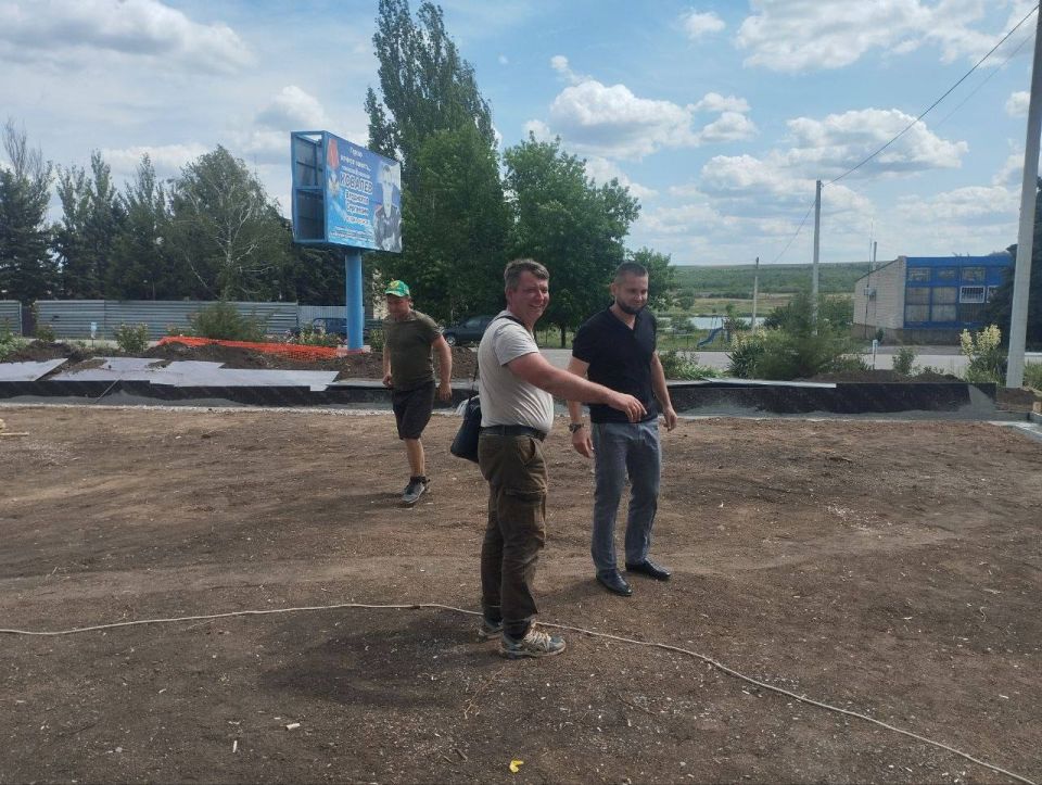 18.06.2025 в рамках Народной программы ВПП«Единая Россия» провёл мониторинг объекта благоустройства в рамках программы ФКГС на территории села Первомайское 18.06.2025 в рамках Народной программы ВПП«Единая Россия» провёл мониторинг объекта благоустройства в рамках программы ФКГС на территории села Первомайское