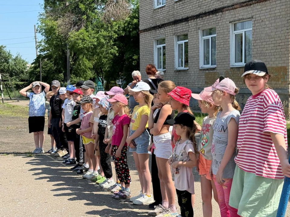По партийному проекту «Выбирай своё» в пришкольном лагере прошла увлекательная туристическая викторина «Что ты знаешь о туризме» По партийному проекту «Выбирай своё» в пришкольном лагере прошла увлекательная туристическая викторина «Что ты знаешь о туризме»