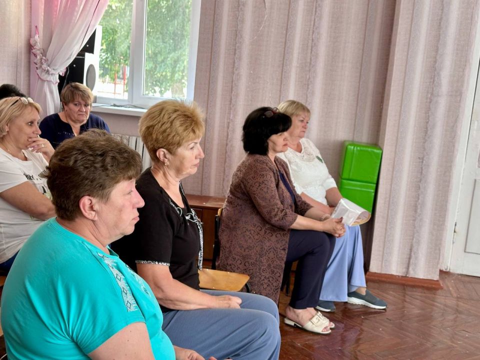 Денис Зубов: Встреча с коллективом. Сегодня, 18 июня, первый заместитель главы администрации городского округа Иловайск Свердлов Михаил Николаевич провел встречу с трудовым коллективом ГКДОУ №17 "Теремок", на которой... Денис Зубов: Встреча с коллективом. Сегодня, 18 июня, первый заместитель главы администрации городского округа Иловайск Свердлов Михаил Николаевич провел встречу с трудовым коллективом ГКДОУ №17 "Теремок", на которой...