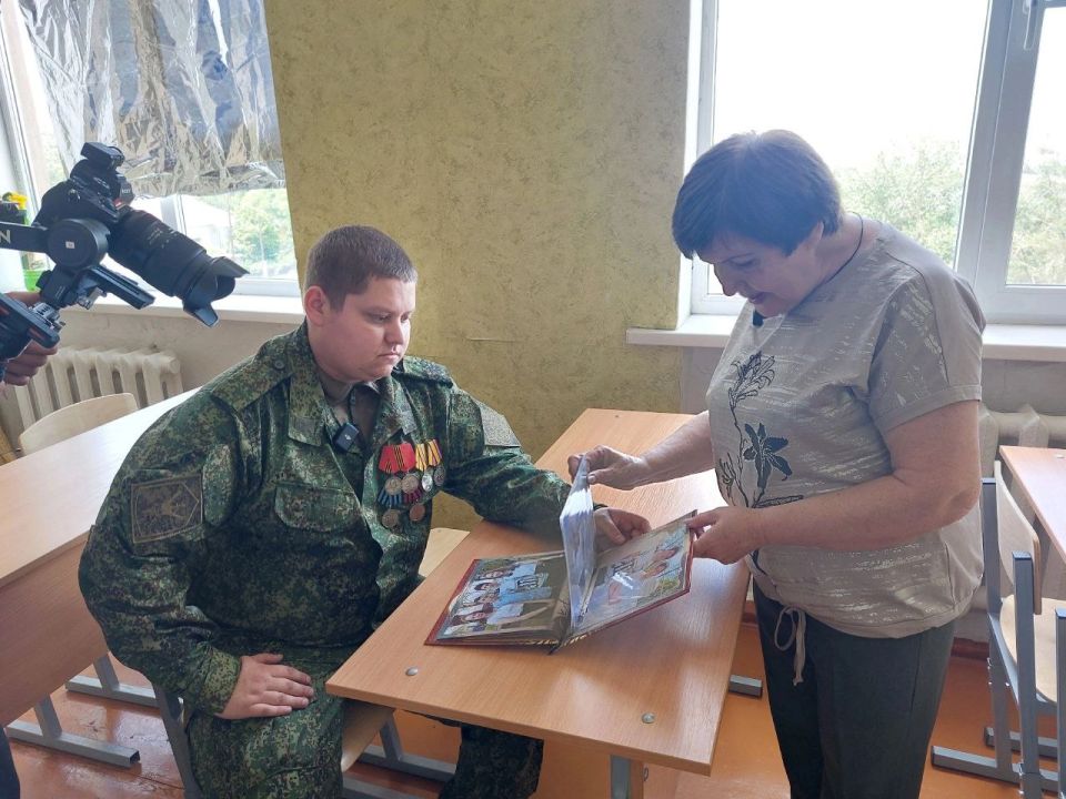 В гостях у ребят Центра юнармейской подготовки "Шахтерский Дом Юнармии", ГБОУ «ОШ №11 Шахтерского м.о.», был бывший ученик Богдан Бердянский, участник специальной военной операции В гостях у ребят Центра юнармейской подготовки "Шахтерский Дом Юнармии", ГБОУ «ОШ №11 Шахтерского м.о.», был бывший ученик Богдан Бердянский, участник специальной военной операции