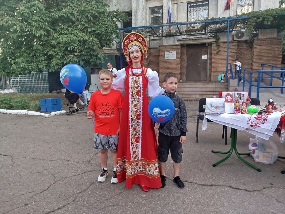 Празднование Дня России в Торезе: Культурные Традиции и Объединение Сообщества Празднование Дня России в Торезе: Культурные Традиции и Объединение Сообщества