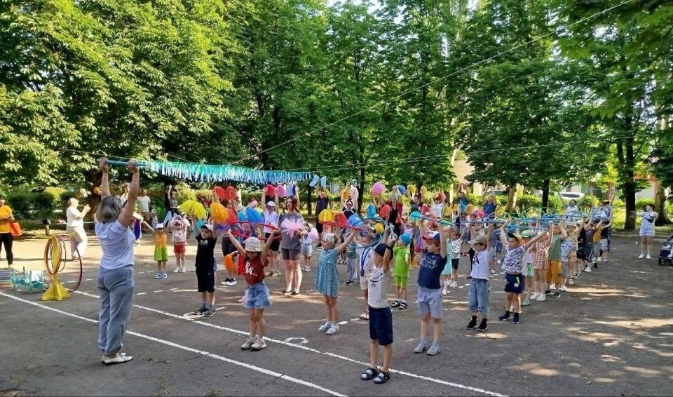 В рамках проекта «Детский спорт» реализуемого Всесоюзной политической партией «Единая Россия», в городском округе Харцызск прошли «Веселые старты», начавшие месячник «Спортивный Донбасс» среди дошкольных образовательных... В рамках проекта «Детский спорт» реализуемого Всесоюзной политической партией «Единая Россия», в городском округе Харцызск прошли «Веселые старты», начавшие месячник «Спортивный Донбасс» среди дошкольных образовательных...