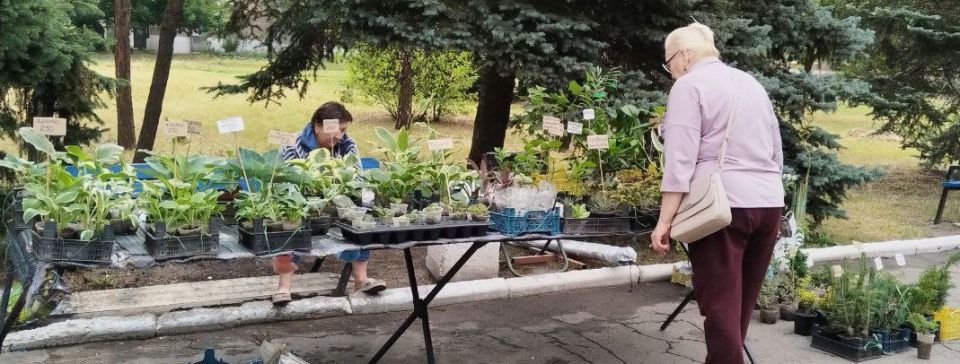 В Ждановке прошла ярмарка. 18 июня в мероприятии традиционно поучаствовали товаропроизводители и предприниматели из разных городов ДНР В Ждановке прошла ярмарка. 18 июня в мероприятии традиционно поучаствовали товаропроизводители и предприниматели из разных городов ДНР