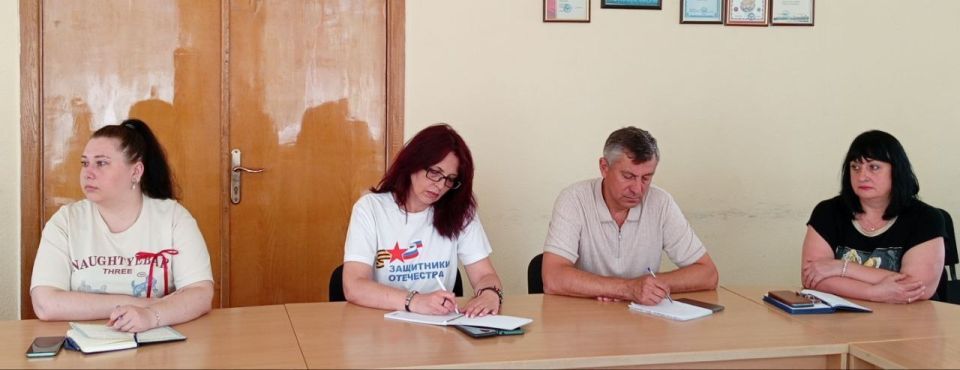 Наталья Бегуненко: Сегодня, 18 июня, руководитель Управы Петровского внутригородского района Администрации городского округа Донецк Бегуненко Наталья провела еженедельное аппаратное совещание Наталья Бегуненко: Сегодня, 18 июня, руководитель Управы Петровского внутригородского района Администрации городского округа Донецк Бегуненко Наталья провела еженедельное аппаратное совещание
