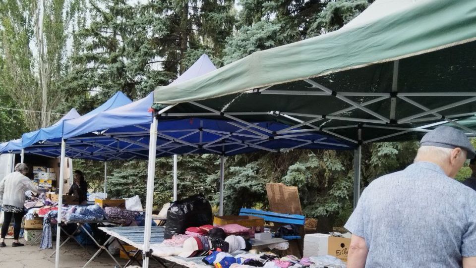 В Ждановке прошла ярмарка. 18 июня в мероприятии традиционно поучаствовали товаропроизводители и предприниматели из разных городов ДНР В Ждановке прошла ярмарка. 18 июня в мероприятии традиционно поучаствовали товаропроизводители и предприниматели из разных городов ДНР