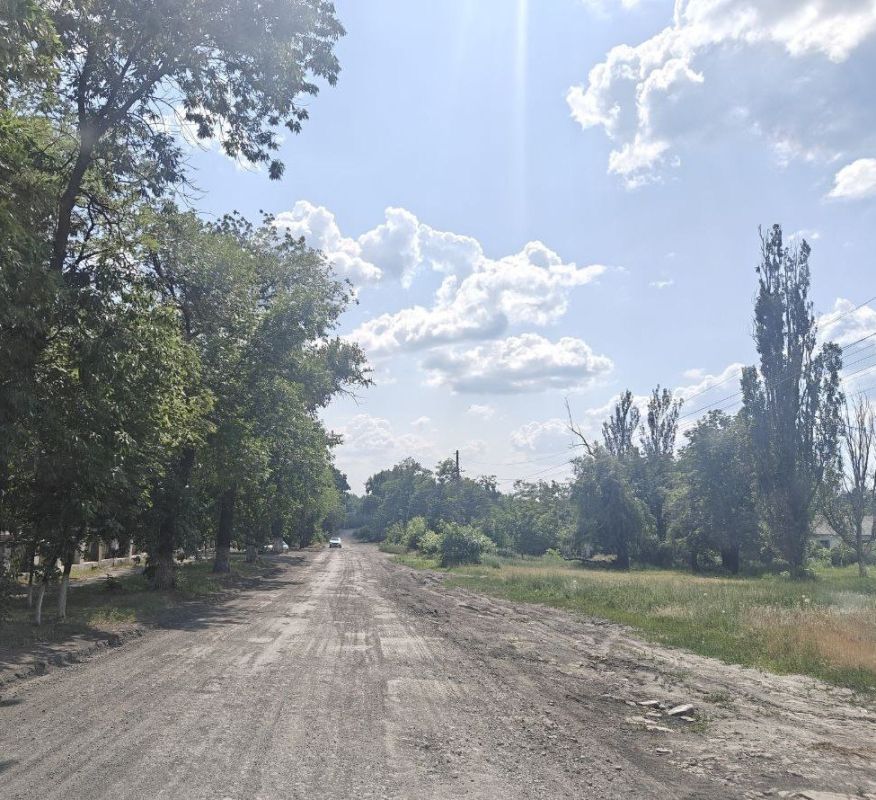 В Снежном ведутся работы по восстановлению дорожного покрытия на улице Терешковой В Снежном ведутся работы по восстановлению дорожного покрытия на улице Терешковой