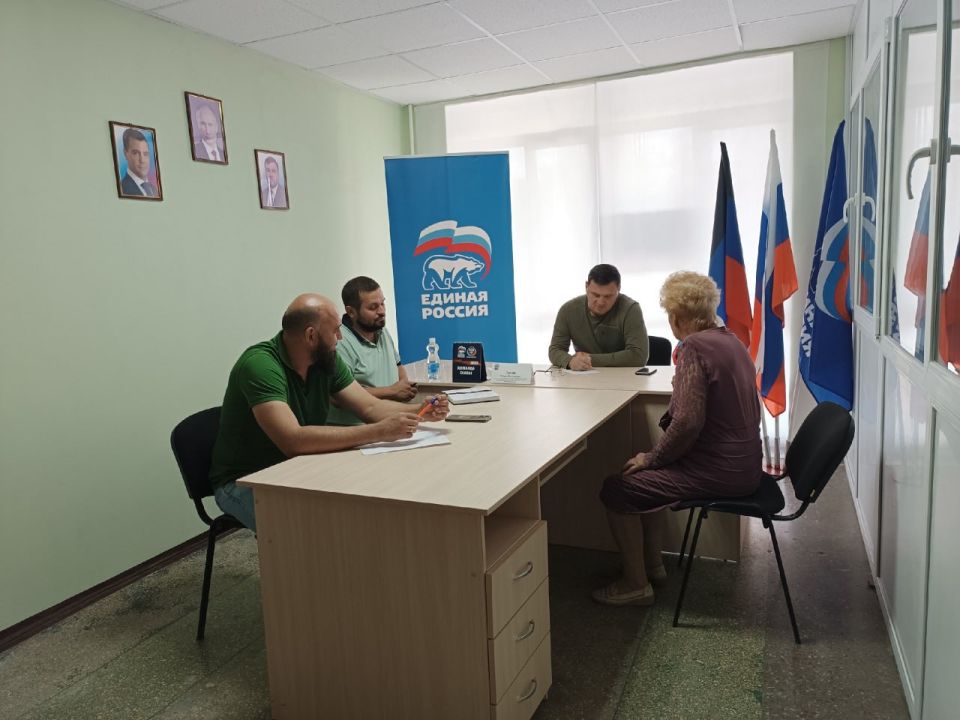 Игорь Лызов: Провёл приём в общественной приёмной Амвросиевского местного отделения Всероссийской политической партии «Единая Россия» Игорь Лызов: Провёл приём в общественной приёмной Амвросиевского местного отделения Всероссийской политической партии «Единая Россия»