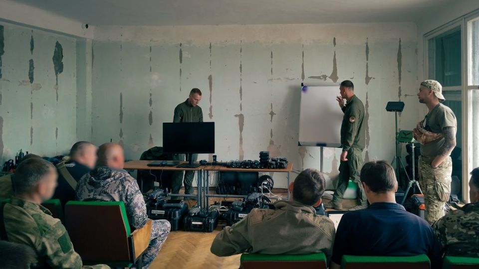 Инструкторский состав Центра провёл обучение добровольческих подразделений в Крыму Инструкторский состав Центра провёл обучение добровольческих подразделений в Крыму