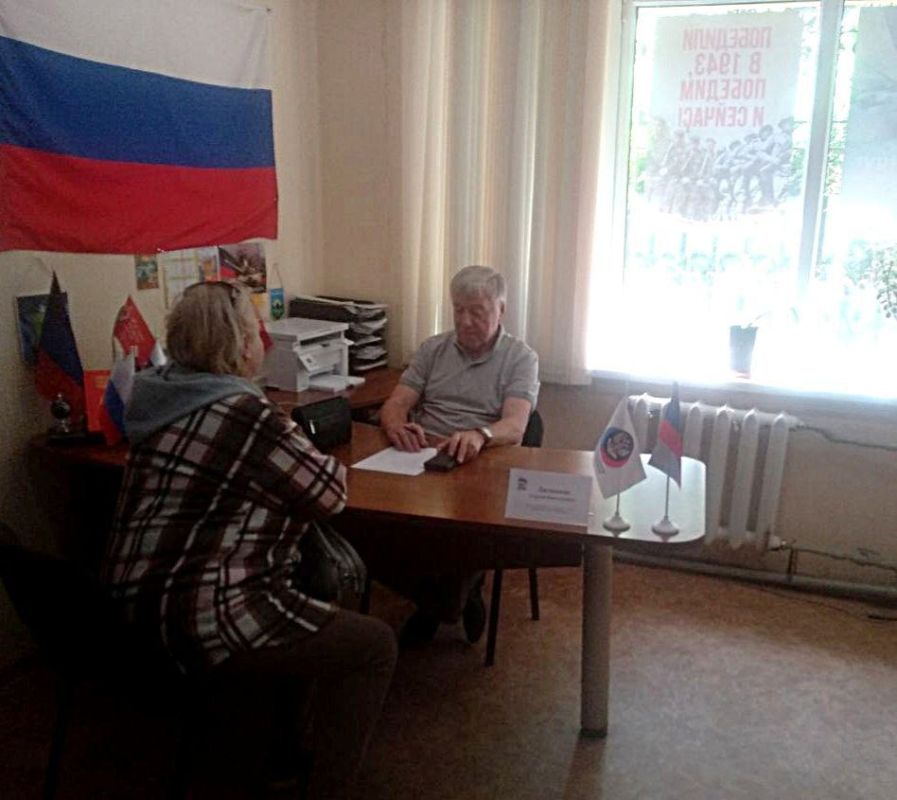 Заместитель председателя Шахтерского муниципального совета провел личный прием граждан в Ждановке Заместитель председателя Шахтерского муниципального совета провел личный прием граждан в Ждановке