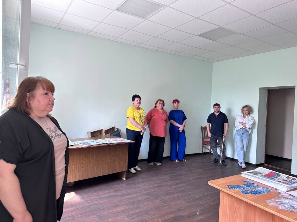 Рабочую встречу с трудовым коллективом ТЧ -19 ФГУП «Железные дороги Новороссии» - членами первичного отделения №501 местного отделения Всероссийской политической партии «ЕДИНАЯ РОССИЯ» провели Председатель Иловайского... Рабочую встречу с трудовым коллективом ТЧ -19 ФГУП «Железные дороги Новороссии» - членами первичного отделения №501 местного отделения Всероссийской политической партии «ЕДИНАЯ РОССИЯ» провели Председатель Иловайского...
