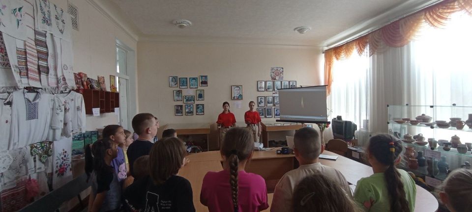 Ребята Ждановки познакомились с экспозицией «Наши герои» Ребята Ждановки познакомились с экспозицией «Наши герои»
