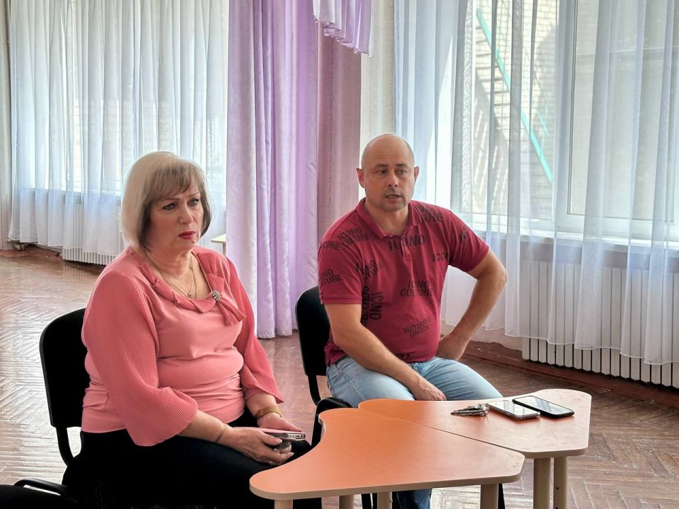 Денис Зубов: Встреча с коллективом. Сегодня, 18 июня, первый заместитель главы администрации городского округа Иловайск Свердлов Михаил Николаевич провел встречу с трудовым коллективом ГКДОУ №17 "Теремок", на которой... Денис Зубов: Встреча с коллективом. Сегодня, 18 июня, первый заместитель главы администрации городского округа Иловайск Свердлов Михаил Николаевич провел встречу с трудовым коллективом ГКДОУ №17 "Теремок", на которой...