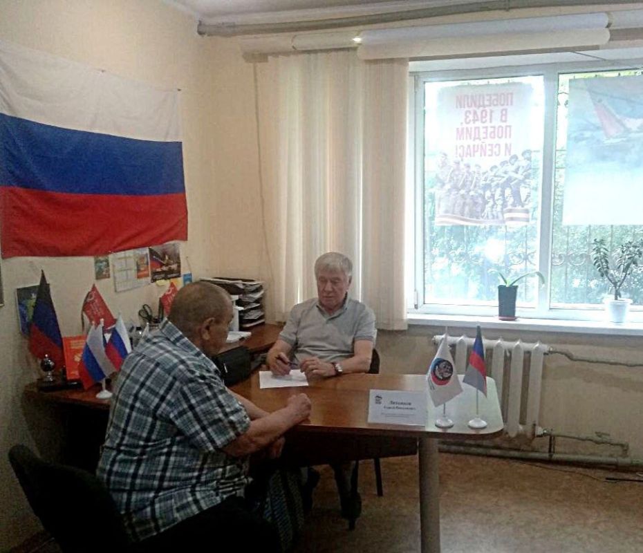 Заместитель председателя Шахтерского муниципального совета провел личный прием граждан в Ждановке Заместитель председателя Шахтерского муниципального совета провел личный прием граждан в Ждановке