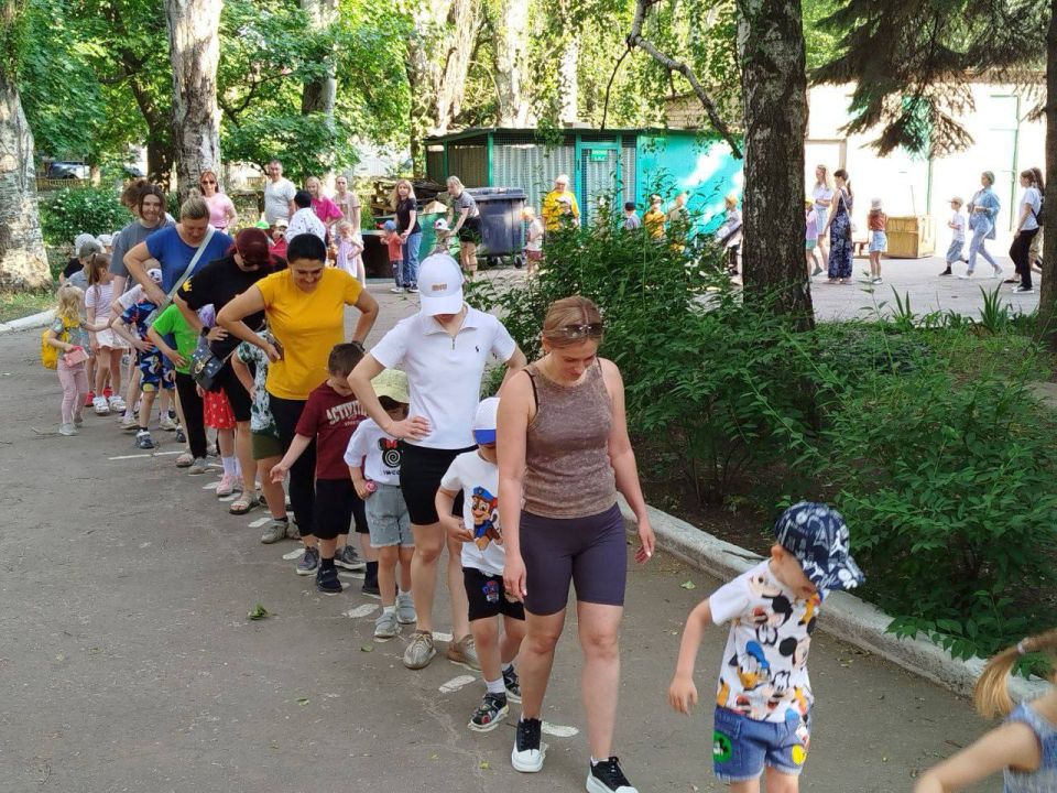 В рамках проекта «Детский спорт» реализуемого Всесоюзной политической партией «Единая Россия», в городском округе Харцызск прошли «Веселые старты», начавшие месячник «Спортивный Донбасс» среди дошкольных образовательных... В рамках проекта «Детский спорт» реализуемого Всесоюзной политической партией «Единая Россия», в городском округе Харцызск прошли «Веселые старты», начавшие месячник «Спортивный Донбасс» среди дошкольных образовательных...