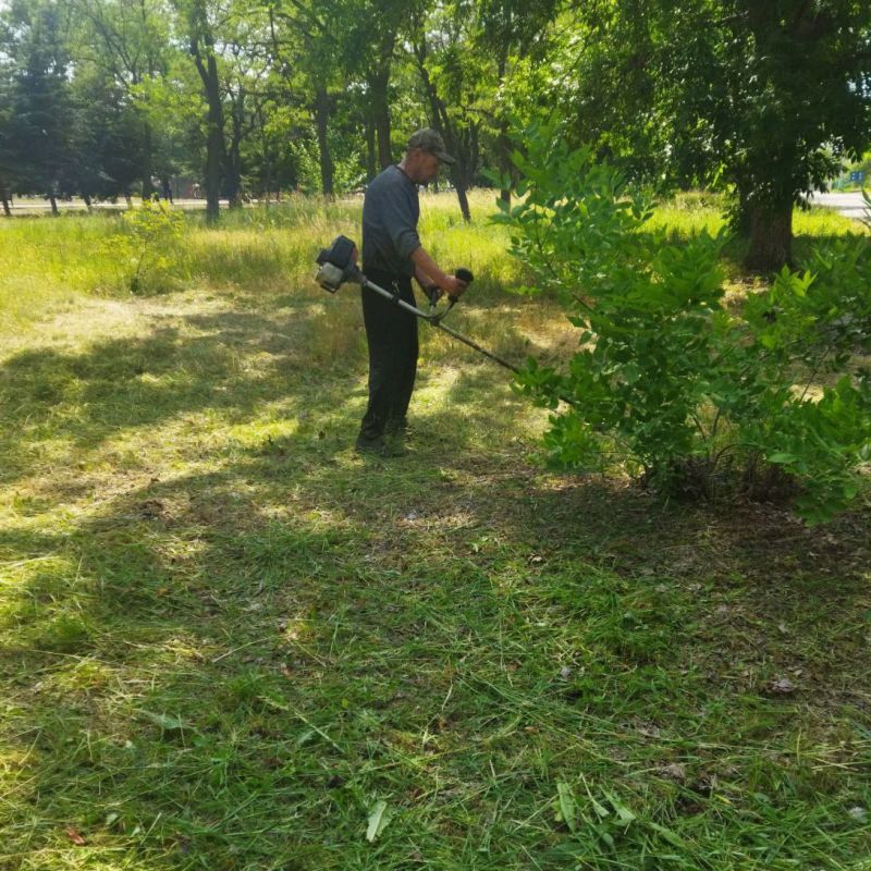 В Кировском продолжается комплекс мероприятий по благоустройству В Кировском продолжается комплекс мероприятий по благоустройству