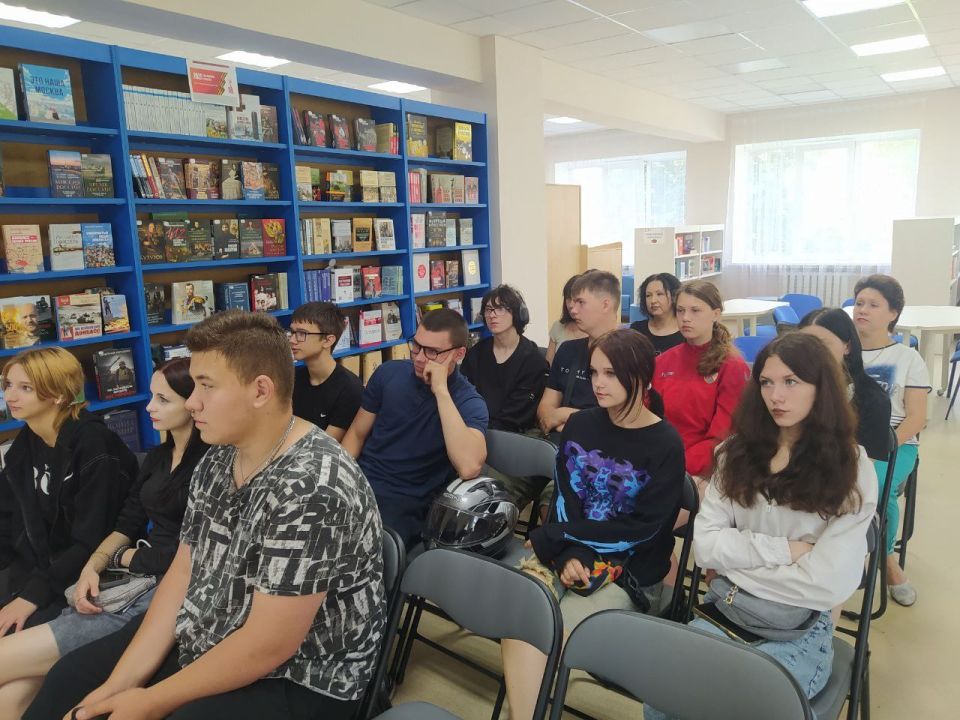 18 июня в Харцызской центральной модельной библиотеке в рамках спортивного форума «Сила России» для учащихся ГБПОУ «Харцызский Многопрофильный Техникум» прошел информ-дайджест «Русские писатели - спортсмены» 18 июня в Харцызской центральной модельной библиотеке в рамках спортивного форума «Сила России» для учащихся ГБПОУ «Харцызский Многопрофильный Техникум» прошел информ-дайджест «Русские писатели - спортсмены»