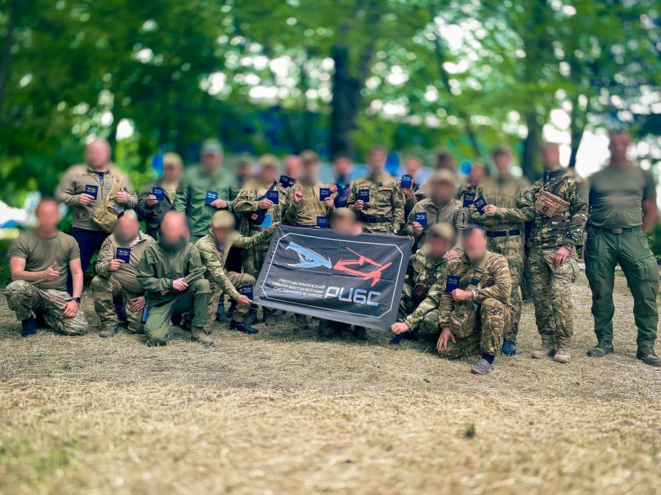 Инструкторский состав Центра провёл обучение добровольческих подразделений в Крыму Инструкторский состав Центра провёл обучение добровольческих подразделений в Крыму