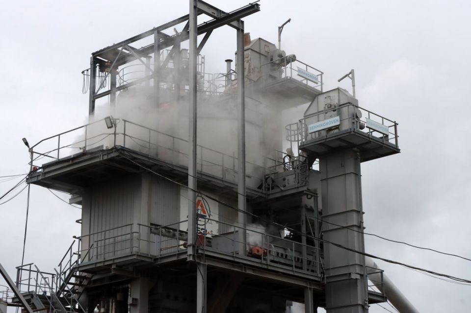 В ходе второго дня работы Петербургского международного экономического форума с врио Председателя Правительства ДНР Андреем Чертковым посетили одно из крупнейших производств асфальтобетонных смесей в России В ходе второго дня работы Петербургского международного экономического форума с врио Председателя Правительства ДНР Андреем Чертковым посетили одно из крупнейших производств асфальтобетонных смесей в России