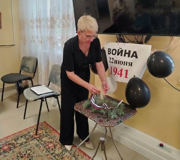 В преддверии Дня памяти и скорби - дня начала Великой Отечественной войны, в рамках партпроекта Единой России «Старшее поколение» в терцентре Снежного в формате устного журнала под тематическим названием «Кровавый 41-й» для... В преддверии Дня памяти и скорби - дня начала Великой Отечественной войны, в рамках партпроекта Единой России «Старшее поколение» в терцентре Снежного в формате устного журнала под тематическим названием «Кровавый 41-й» для...