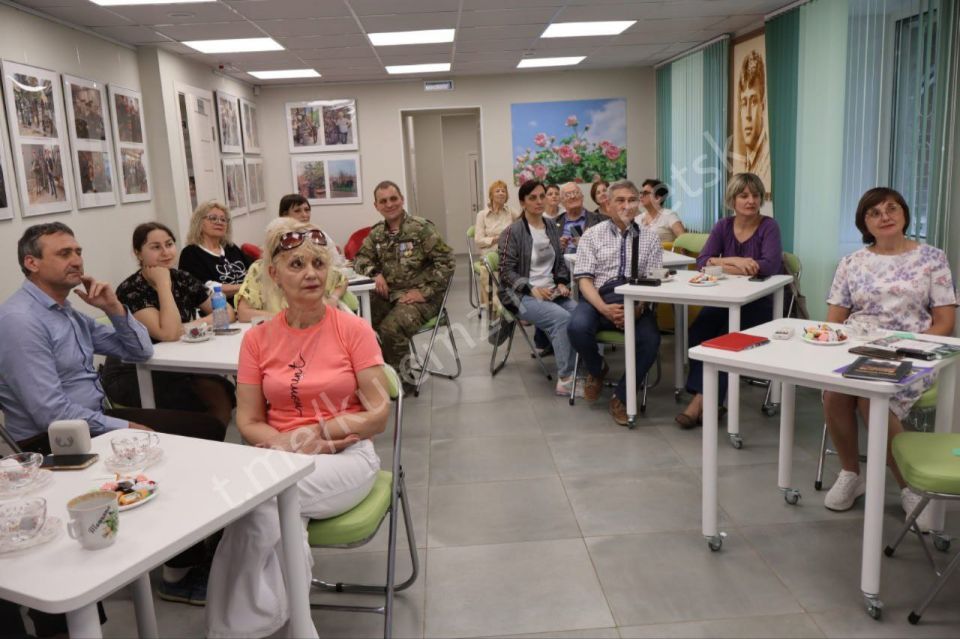 В Центральной городской библиотеке представили новый сборник стихов Сергея Шестакова «Zабытая тишина. Фронтовые заметки Лирика» В Центральной городской библиотеке представили новый сборник стихов Сергея Шестакова «Zабытая тишина. Фронтовые заметки Лирика»