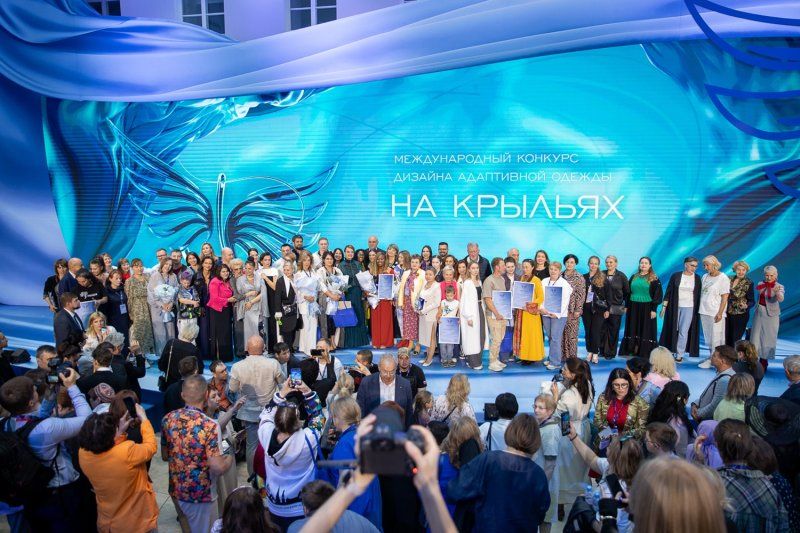 Вчера, 18 июня, на площадке ПМЭФ команде Донецкого ортопедического центра вручили награды за 3 место в номинации «Спорт и активная жизнь» на Международном конкурсе дизайна адаптивной одежды «На крыльях» Вчера, 18 июня, на площадке ПМЭФ команде Донецкого ортопедического центра вручили награды за 3 место в номинации «Спорт и активная жизнь» на Международном конкурсе дизайна адаптивной одежды «На крыльях»