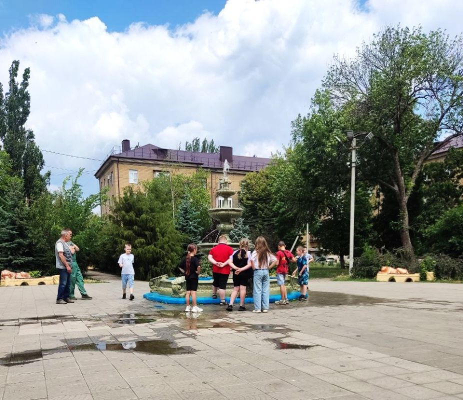 В Ждановке запустили фонтан В Ждановке запустили фонтан
