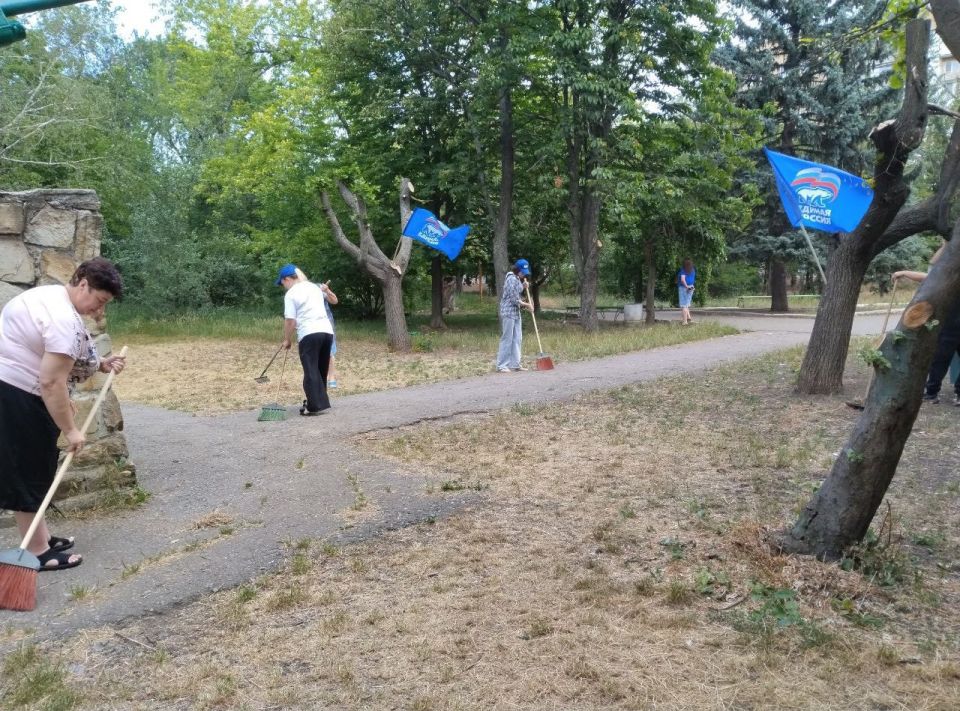 19 июня ко Дню памяти и скорби в Червоногвардейском районе прошла акция «Чистый обелиск» в рамках партийного проекта «Историческая память» партии «Единая Россия» 19 июня ко Дню памяти и скорби в Червоногвардейском районе прошла акция «Чистый обелиск» в рамках партийного проекта «Историческая память» партии «Единая Россия»