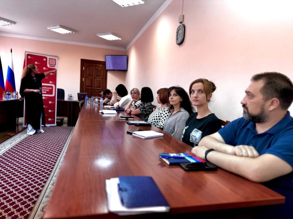 В Шахтерском округе состоялся обучающий семинар от Российского общества "Знание" В Шахтерском округе состоялся обучающий семинар от Российского общества "Знание"